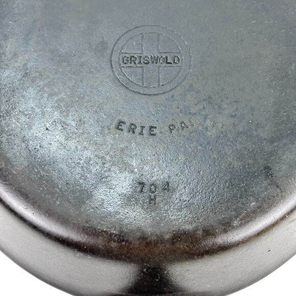 Vintage Griswold 704-H Small Logo Cast Iron Skillet No.8 - Picture 4 of 5